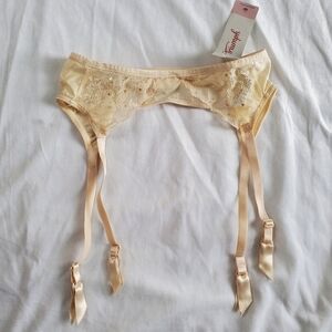 Triumph Garter Belt Nude Lace with Speckles - Small